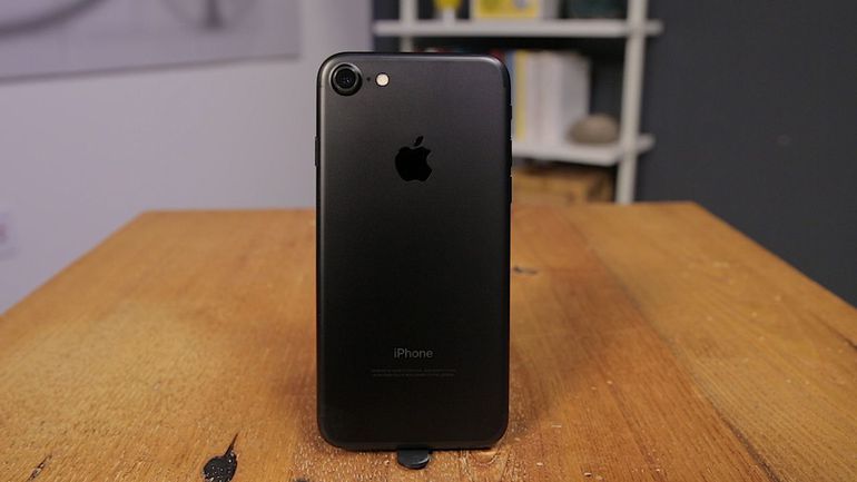 La pintura del iPhone 7 negro mate se cae, reportan usuarios