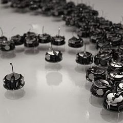 Los chips que se autoensamblan y cambian de forma automáticamente son la nueva innovación del MIT y la Universidad de Chicago