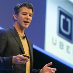 Travis Kalanick renuncia definitivamente como CEO de UBER, motivado por sus inversionistas.