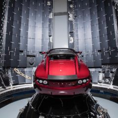 El primer auto llevado a marte (un Tesla rojo)