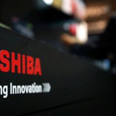 Toshiba vende a Sharp toda su división de computadoras