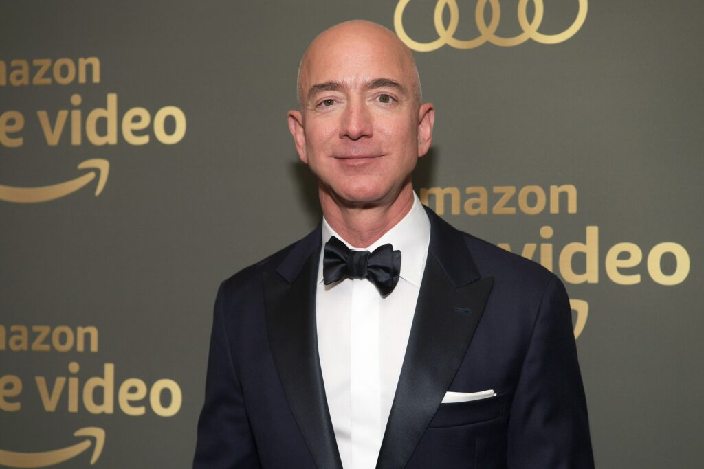 Jeff Bezos no será más el CEO de Amazon. Lo deja a Andy Jassy.