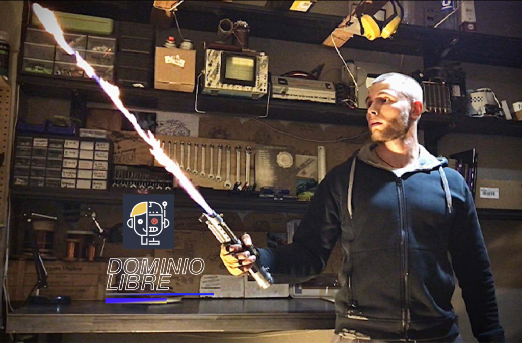 Un youtuber ingresa en el Libro Guinness al crear el primer «sable de luz» retráctil del mundo