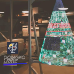 Este aterrador árbol de Navidad holográfico giratorio podría dejarte terriblemente mutilado