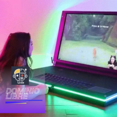 Esta laptop cuenta con una monstruosa pantalla de 43 pulgadas